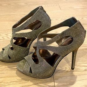 8 M Nine West high heels